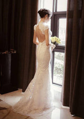 High-Neck Sleeveless Trumpet/Mermaid Sweep Train Lace Wedding Dress with Appliqued