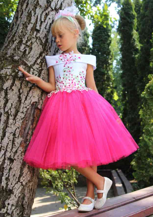 Tulle Bateau Knee-Length Ball Gown Flower Girl Dress with Applique